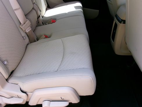 Used 2018 Dodge Journey SXT w/ Safe & Sound Group FWD image 29