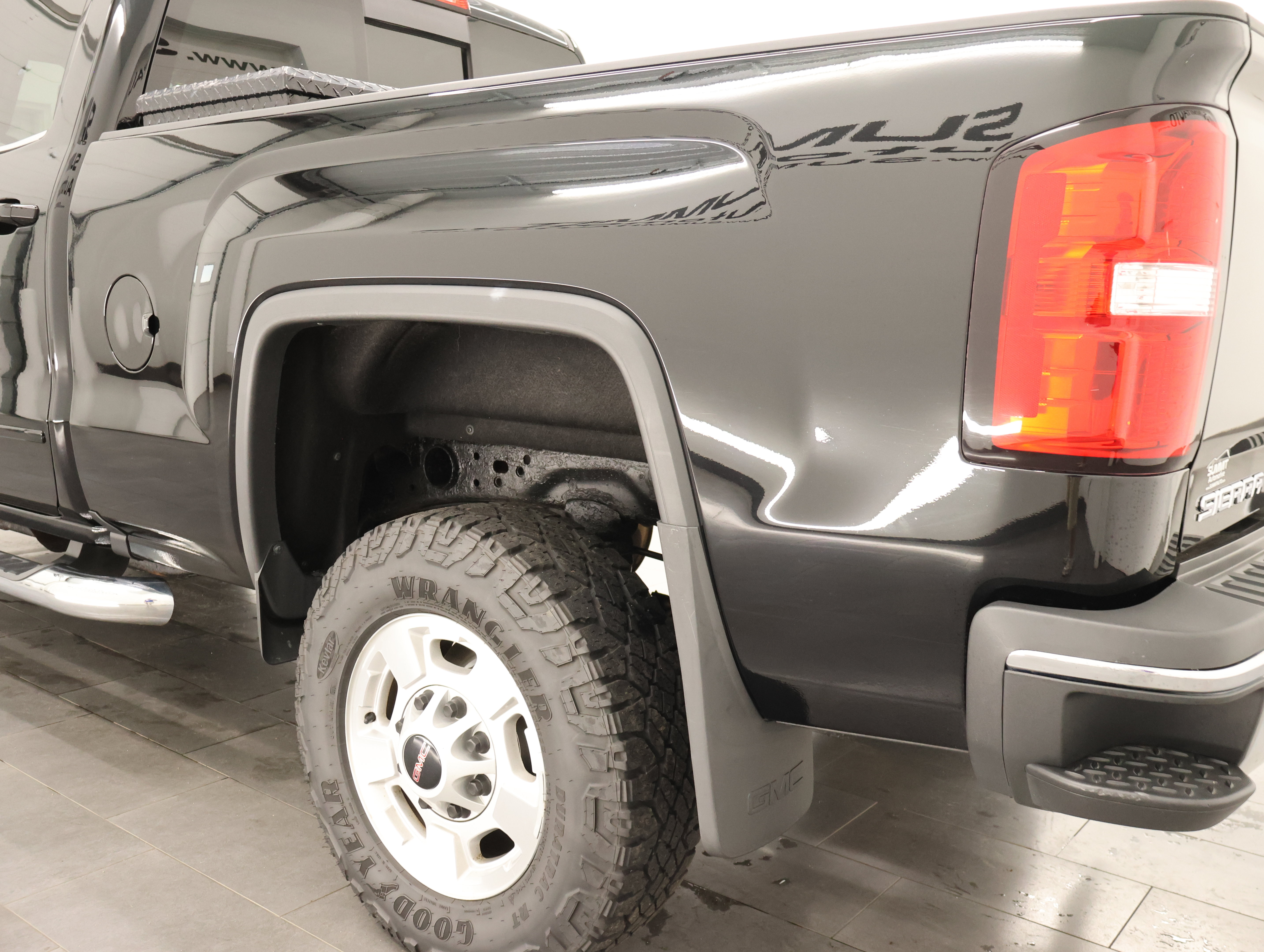 Used 2018 GMC Sierra 2500 SLE w/ HD SLE Preferred Plus Package AWD/4WD image 28
