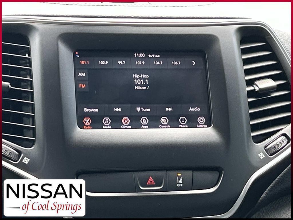 Used 2021 Jeep Cherokee Latitude AWD/4WD image 23