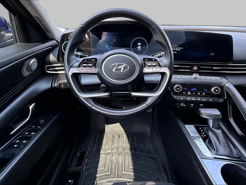 Used 2023 Hyundai Elantra SEL w/ Convenience Package FWD image 6