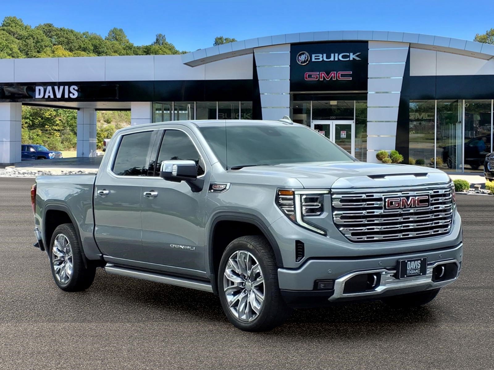 Used 2026 GMC Sierra 1500 Denali w/ Denali Reserve Package AWD/4WD image 1
