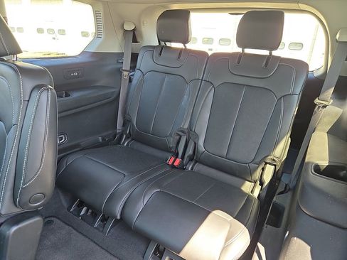 Used 2023 Jeep Grand Cherokee L Limited w/ Luxury Tech Group II image 11