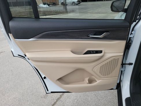 Used 2024 Jeep Grand Cherokee L Limited image 34