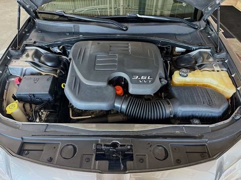 Used 2011 Chrysler 300 Limited RWD image 28