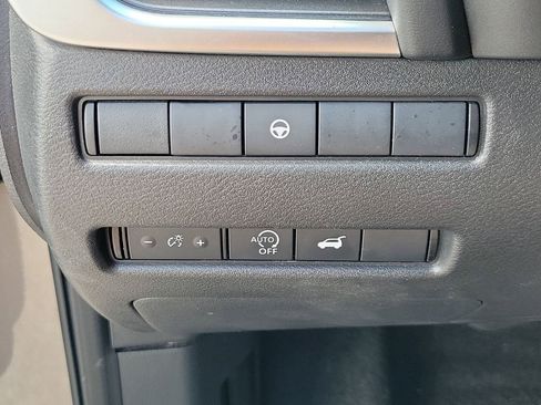 Used 2025 Nissan Rogue SV FWD image 30