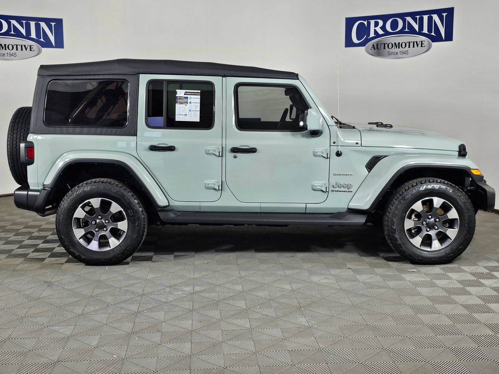 Used 2023 Jeep Wrangler Unlimited Sahara w/ Cold Weather Group AWD/4WD image 34
