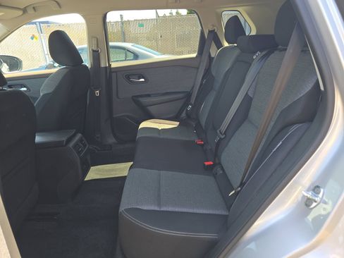 Used 2022 Nissan Rogue SV FWD image 19