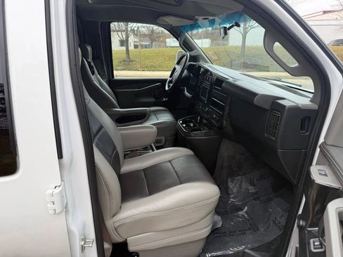 Used 2017 Chevrolet Express 2500 image 23