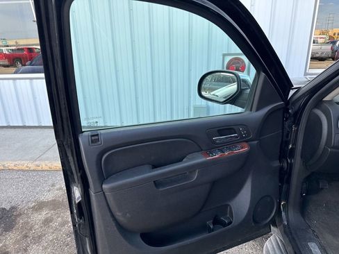 Used 2013 Chevrolet Avalanche LTZ AWD/4WD image 11