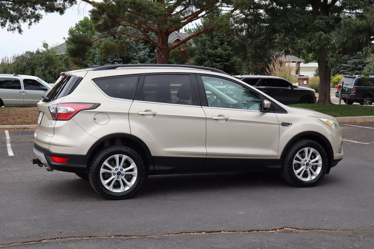 Used 2017 Ford Escape SE w/ SE Leather Comfort Package AWD/4WD image 4