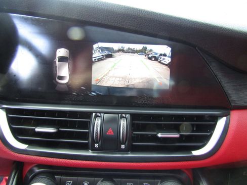 Used 2019 Alfa Romeo Giulia Sport Sedan 4D w/ Quick Order Package 22K Sport image 27