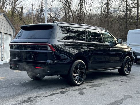 New 2025 Lincoln Navigator L Reserve w/ Jet Appearance Package image 4