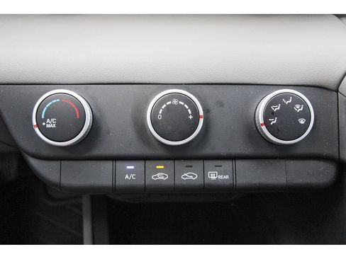 Used 2025 Hyundai Elantra SE FWD image 27