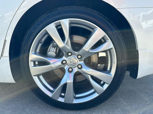 Used 2015 INFINITI Q70 5.6 w/ Sport Package RWD image 13