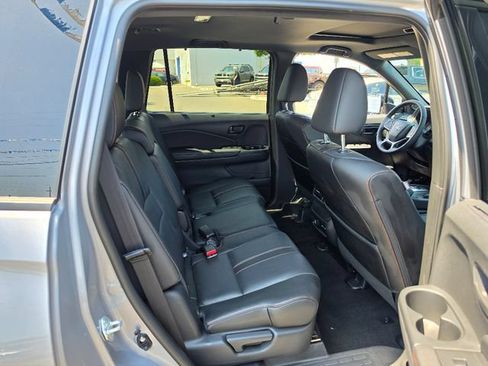 Used 2025 Honda Passport TrailSport image 14