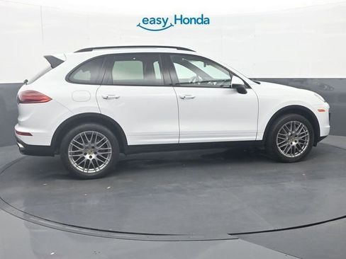 Used 2016 Porsche Cayenne w/ Premium Package AWD/4WD image 8