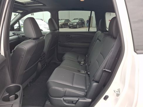 Used 2025 Honda Passport EX-L image 10