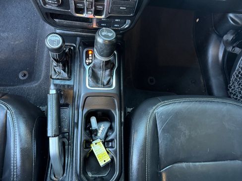 Used 2021 Jeep Wrangler Unlimited Sahara AWD/4WD image 17
