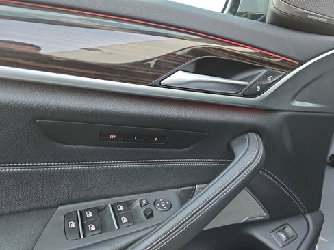 Used 2022 BMW 540i xDrive w/ Premium Package image 15