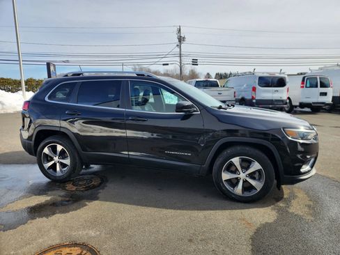 Used 2019 Jeep Cherokee Limited image 18