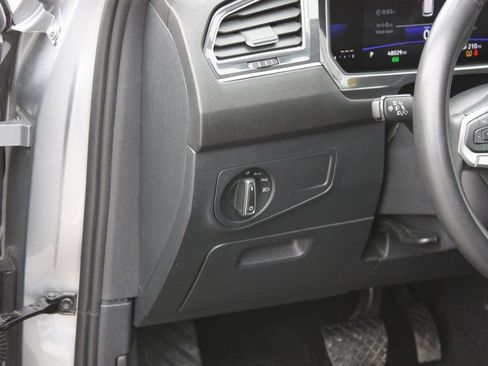 Used 2024 Volkswagen Tiguan SE image 12