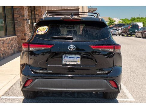 Used 2023 Toyota Highlander XLE AWD/4WD image 4