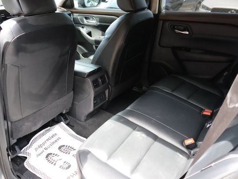 Used 2023 Nissan Rogue SL w/ SL Premium Package FWD image 9