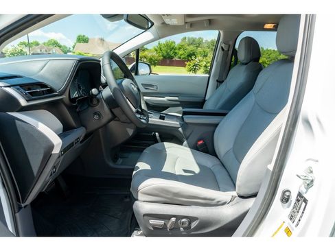 Used 2022 Toyota Sienna Limited FWD image 11
