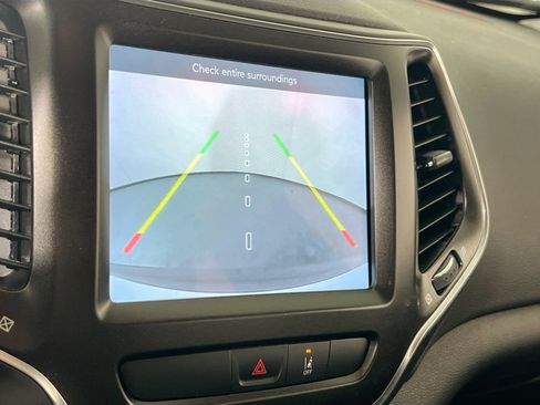 Used 2022 Jeep Cherokee Trailhawk w/ Premium Leather Package image 13