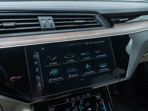 Used 2024 Audi Q8 e-tron Premium image 16