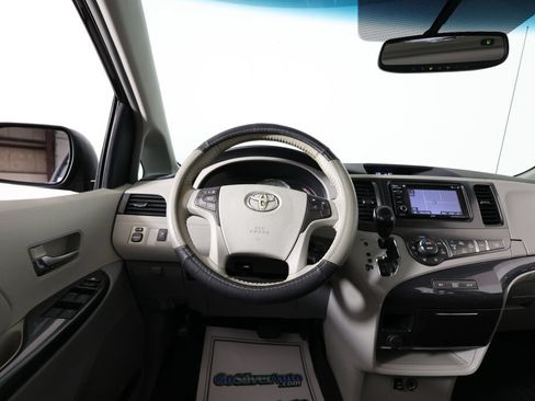 Used 2012 Toyota Sienna SE FWD image 27