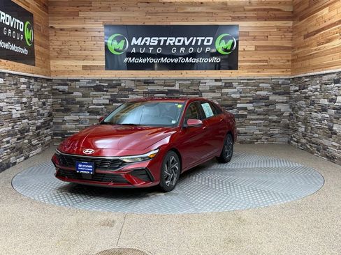 Certified 2025 Hyundai Elantra Limited w/ Cargo Package image 4