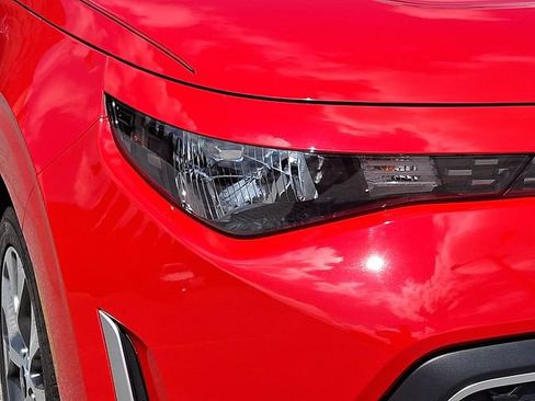 Used 2025 Kia Soul LX FWD image 9