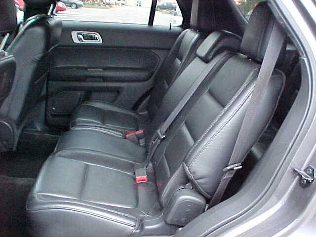 Used 2014 Ford Explorer XLT w/ Equipment Group 202A AWD/4WD image 44