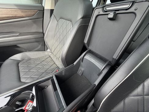 Used 2024 Volkswagen Atlas SEL Premium R-Line image 14