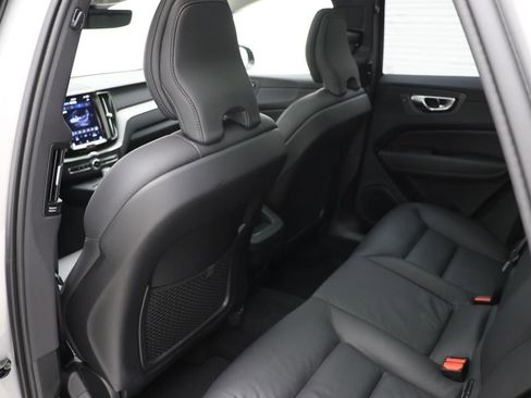 Used 2025 Volvo XC60 B5 Plus image 10