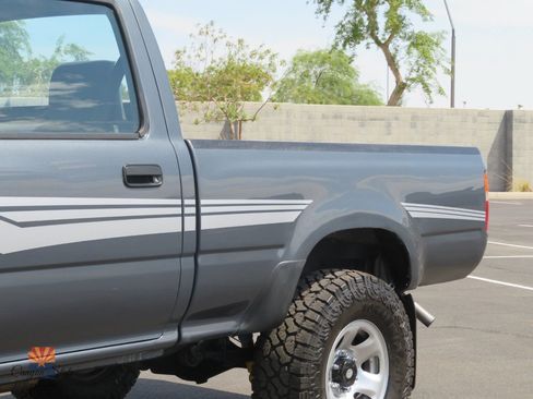 Used 1992 Toyota Pickup Deluxe AWD/4WD image 20