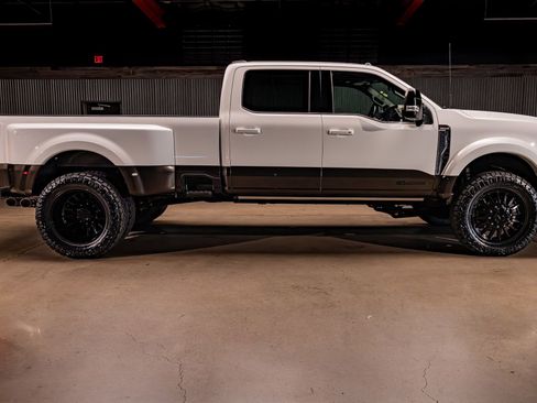 Used 2025 Ford F450 King Ranch image 11