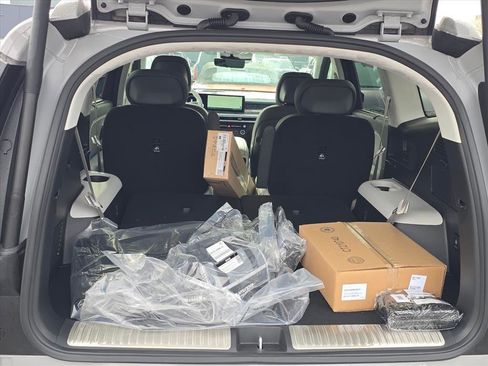 New 2026 Hyundai Ioniq 9 Calligraphy image 14