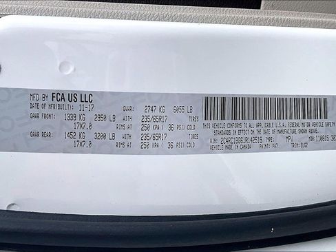 Used 2018 Chrysler Pacifica Touring-L image 36