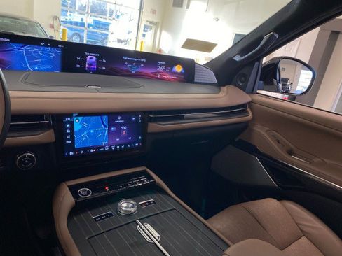 New 2025 Lincoln Navigator L Black Label image 18