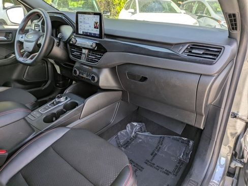 Used 2025 Ford Escape ST-Line image 25