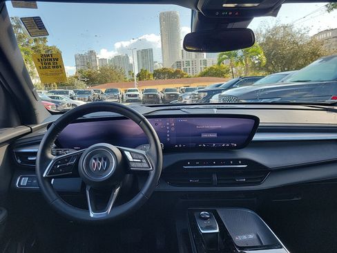 Used 2025 Buick Enclave Preferred w/ Power Package image 24