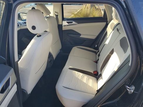 New 2026 Volkswagen Taos SE FWD image 10