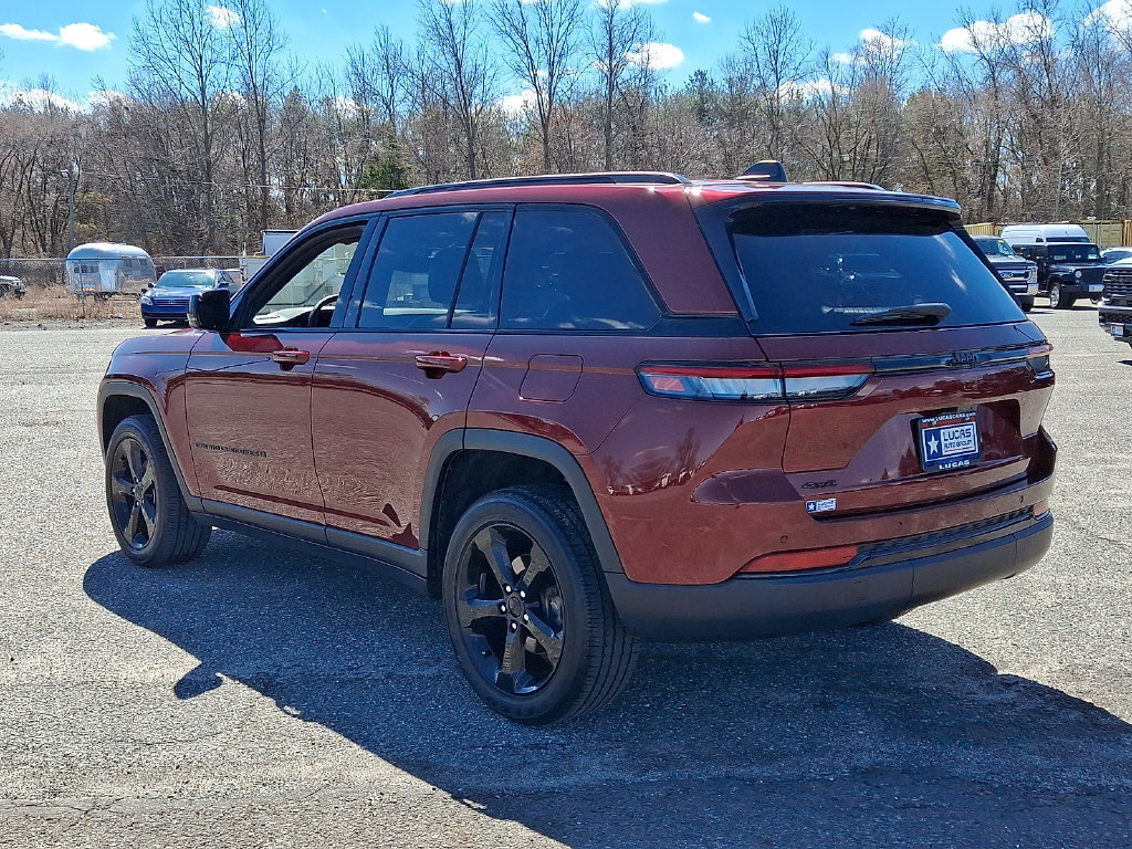 Used 2023 Jeep Grand Cherokee Altitude AWD/4WD image 8