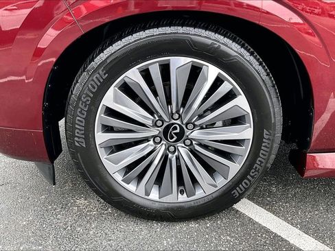 Certified 2025 INFINITI QX80 Luxe image 13