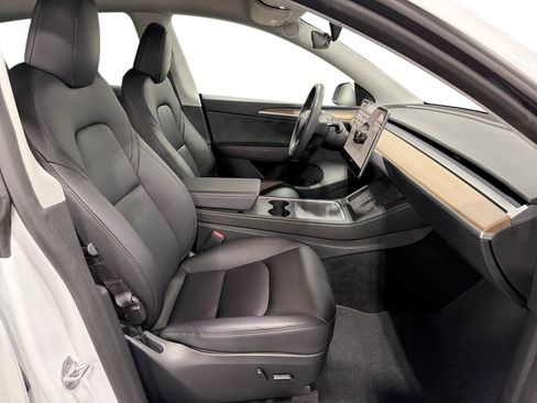 Certified 2023 Tesla Model Y Long Range AWD/4WD image 13