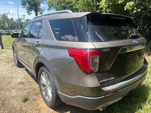 Used 2021 Ford Explorer Limited w/ Equipment Group 301A RWD image 3