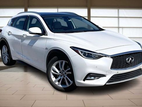 Used 2018 INFINITI QX30 Premium w/ Navigation Package image 12