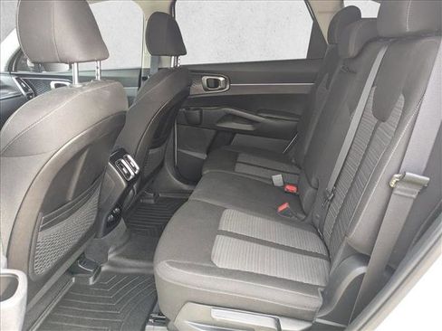 Used 2023 Kia Sorento LX image 18